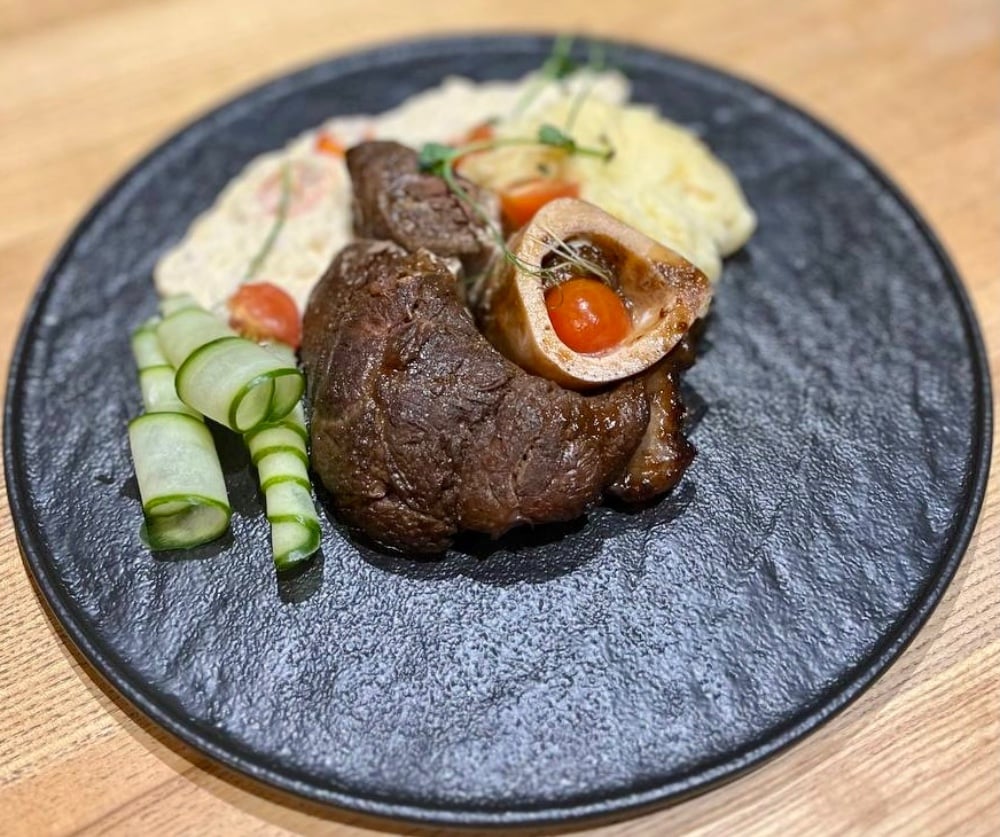 Особуко з картопляним пюре та вершковим соусом