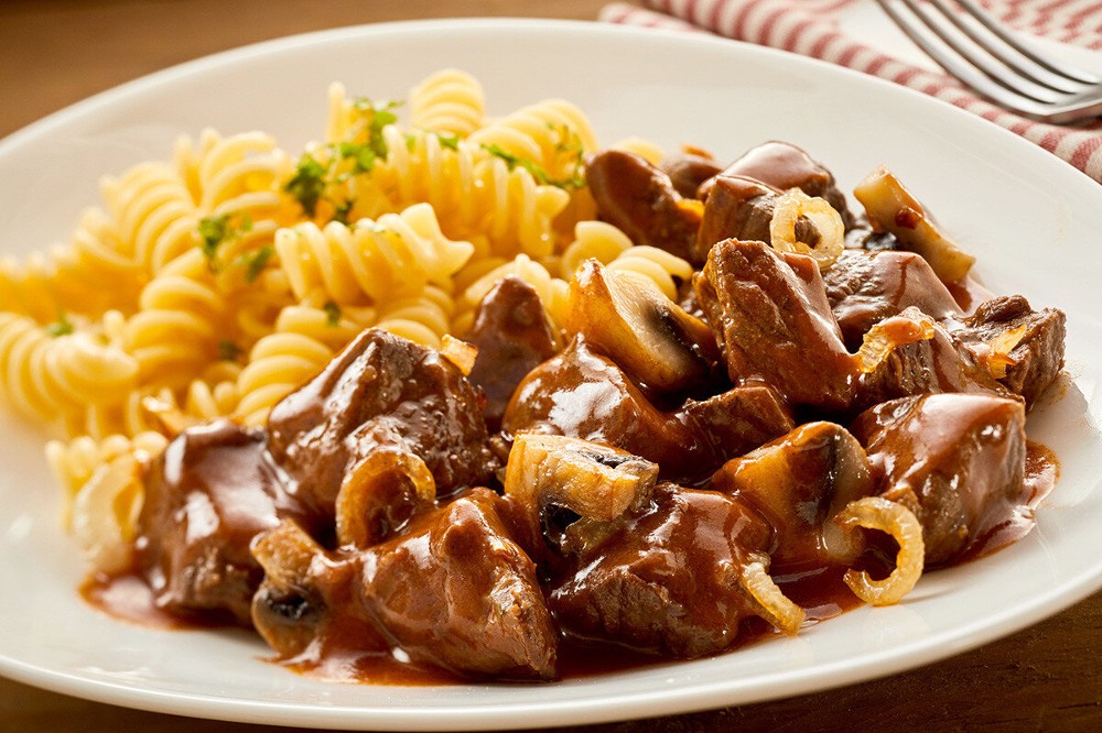Макароны с  мясным гуляшом