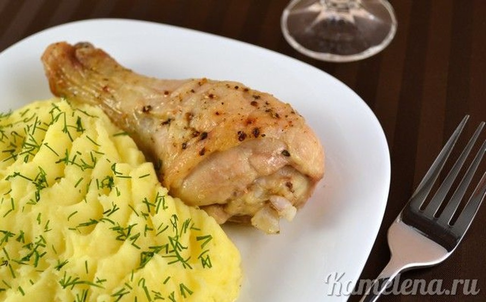 Пюре с запеченным куриным окороком