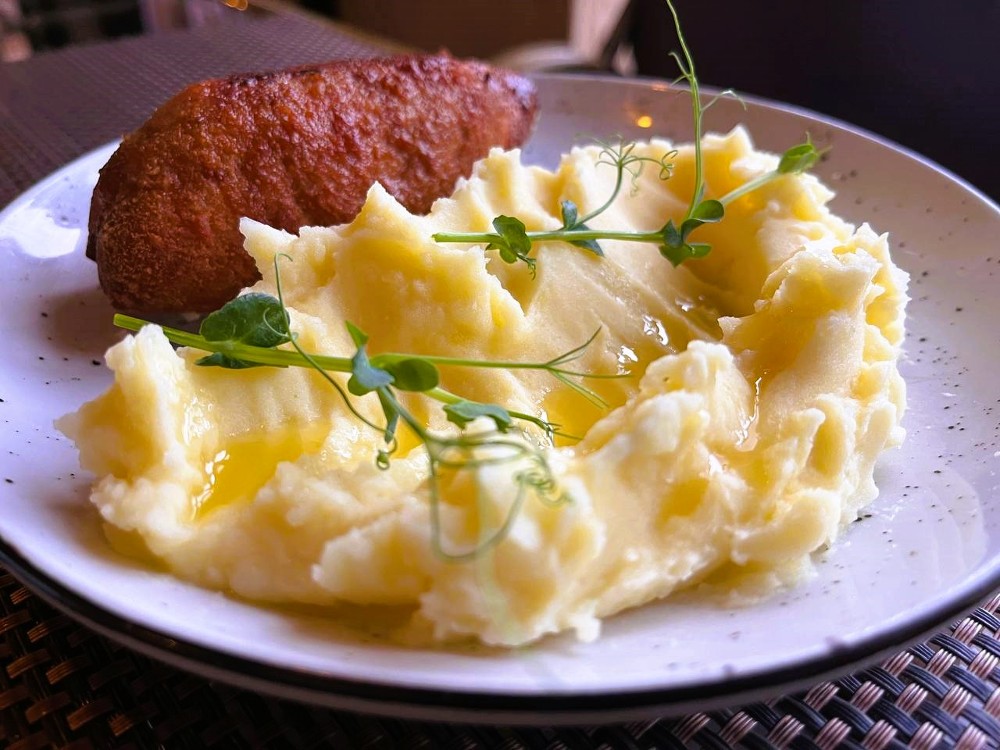 Рулетик курячий з картопляним пюре/Puree with chicken roll