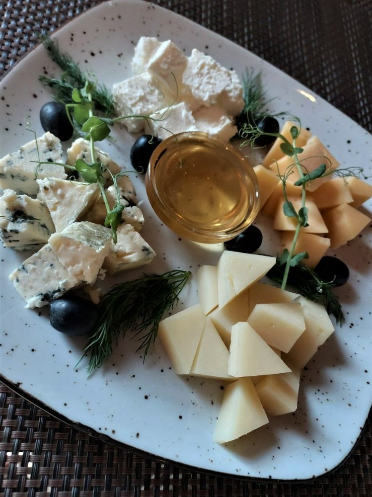 Сирне плато/Cheese plate
