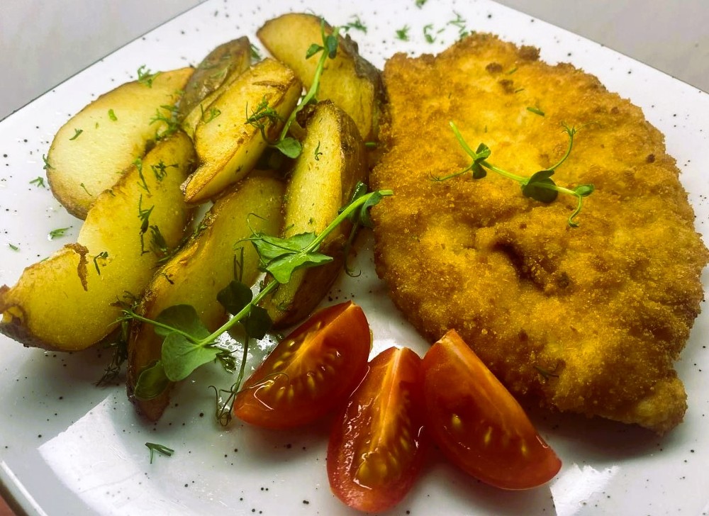Шніцель курячий по-австрійськи в хрумкій скоринці/Austrian chicken schnitzel in a crispy crust