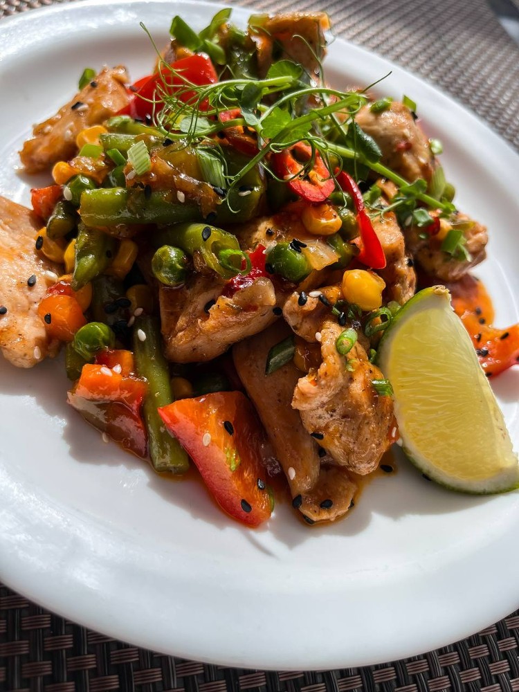 Курка по-тайські з овочами/Thai chicken with vegetables