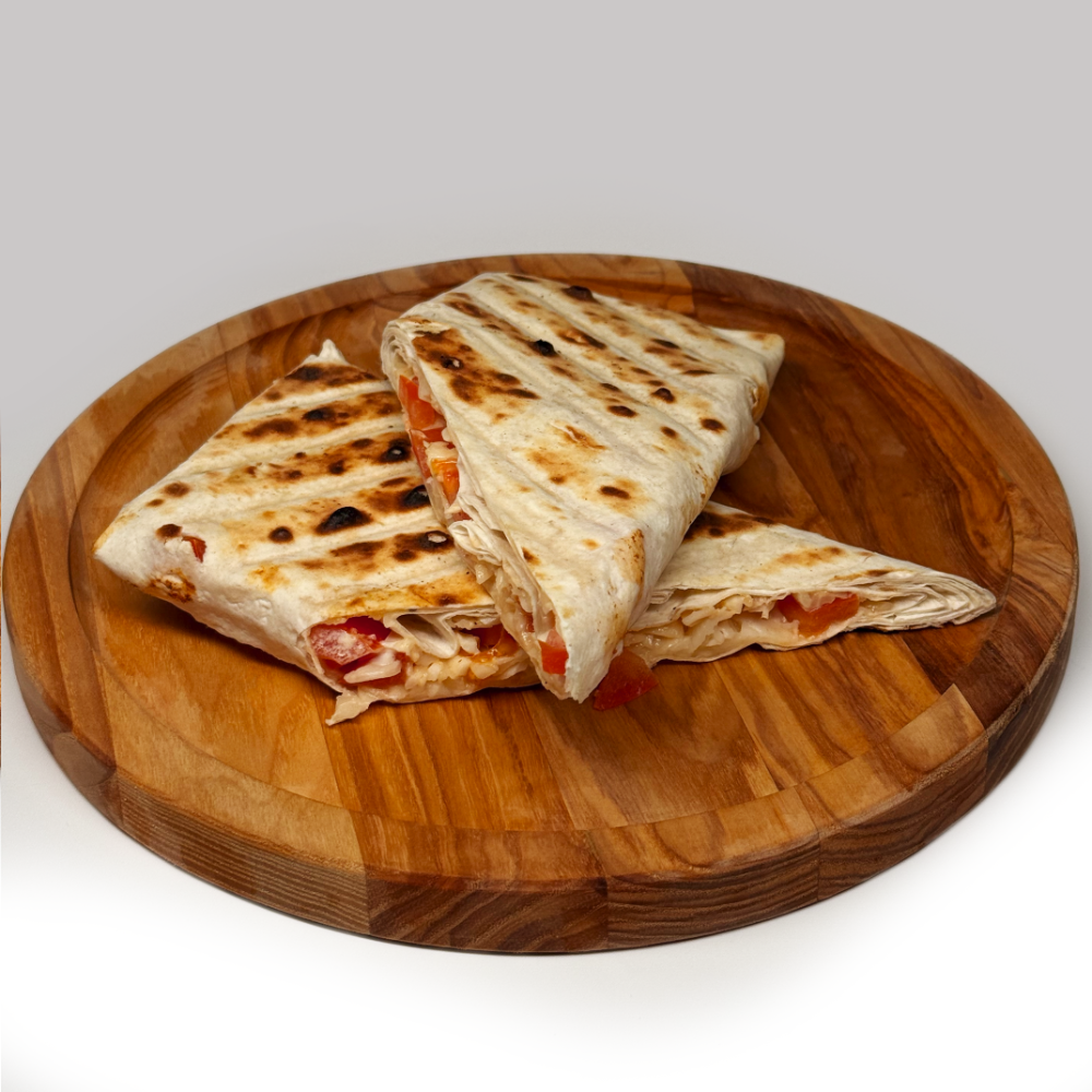 Лаваш з томатом і моцарелой 