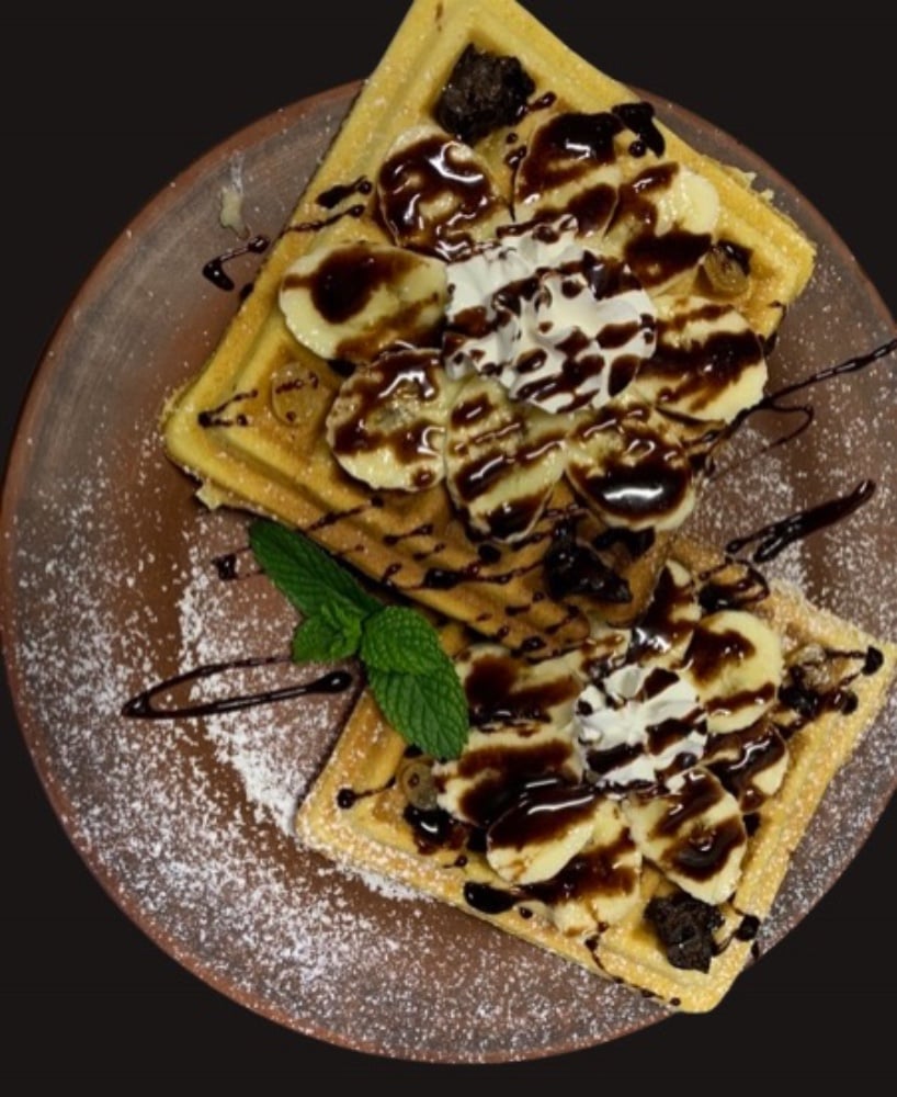 Бельгійські вафлі з морозивом та шоколадом