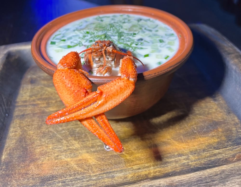 Окрошка з раками та креветкою