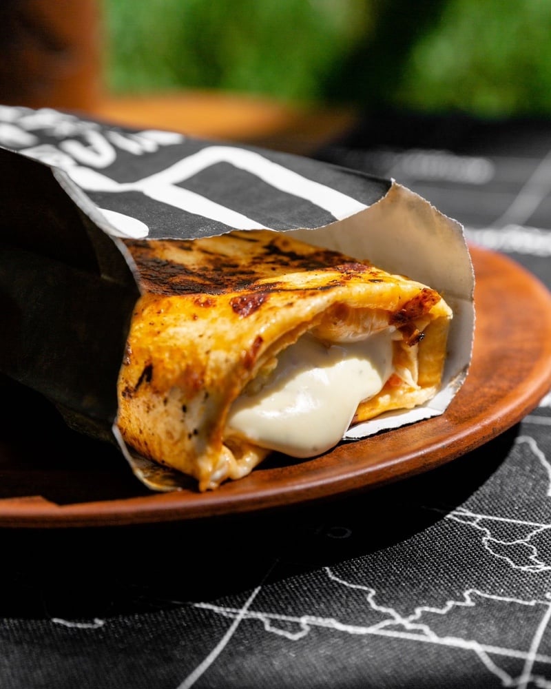 Шаурма з куркою на вогні