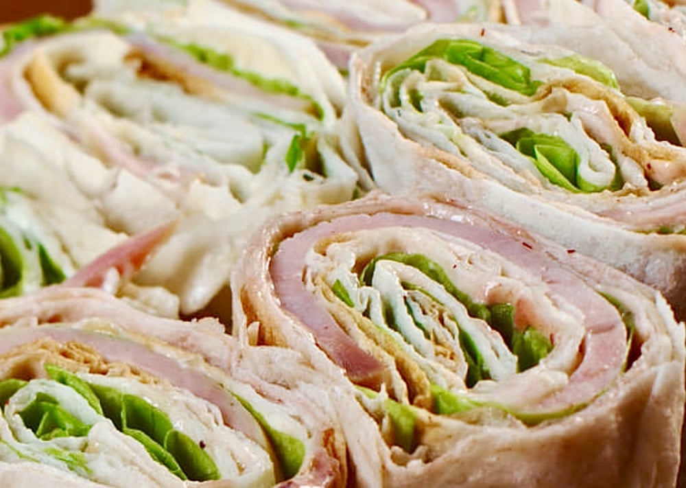 Рулет із лаваша /шинка,сулугуниі,огірок,яйце/