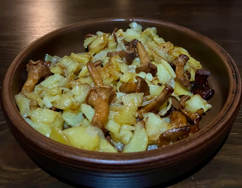 Картопля смажена з лисичками