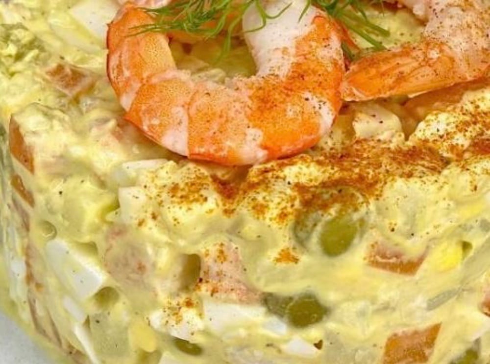 Салат «Олівʼє» з креветкою