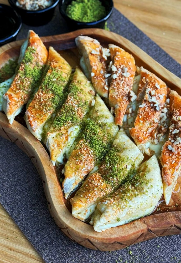 Пиде с медом и орехами