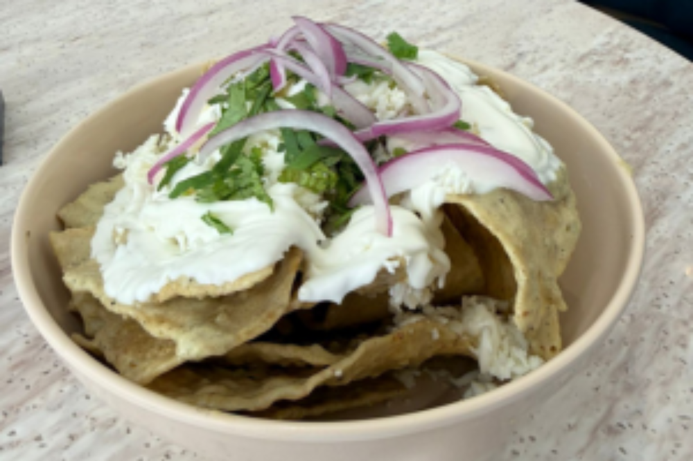 Chilaquiles verde empleado