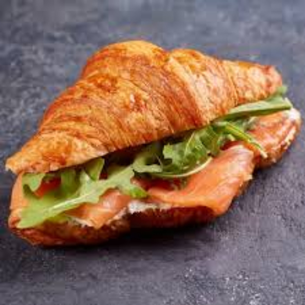 Круасан з лососем // Croissant with salmon