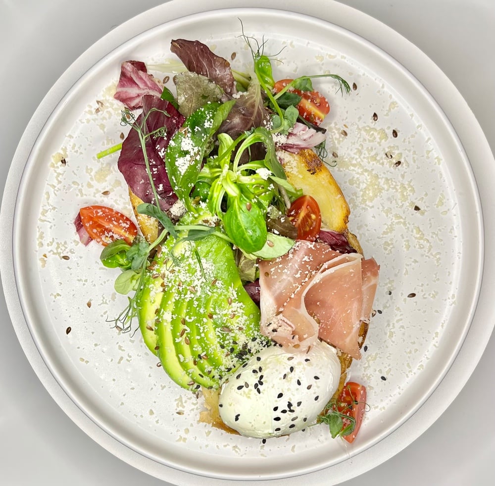 Тост з прошутто та яйцем Пашот // Toast with prosciutto and poached egg