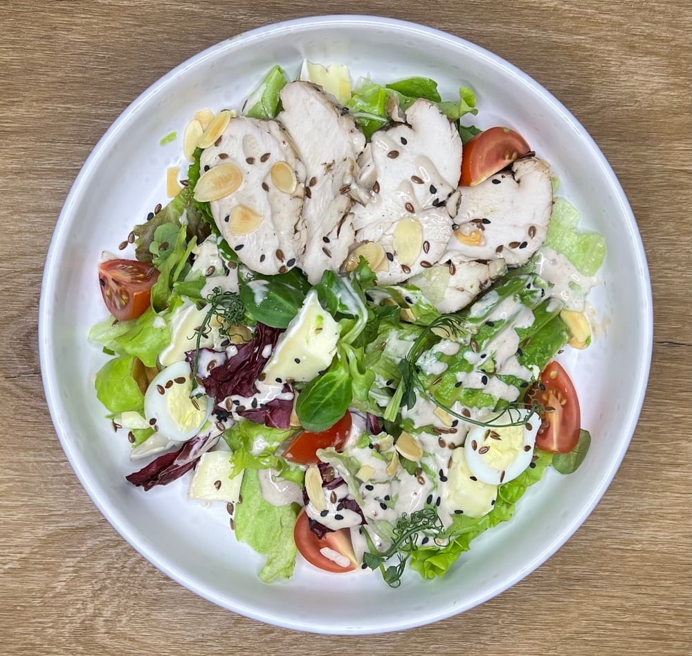 Салат з куркою та авокадо // Salad with chicken and avocado
