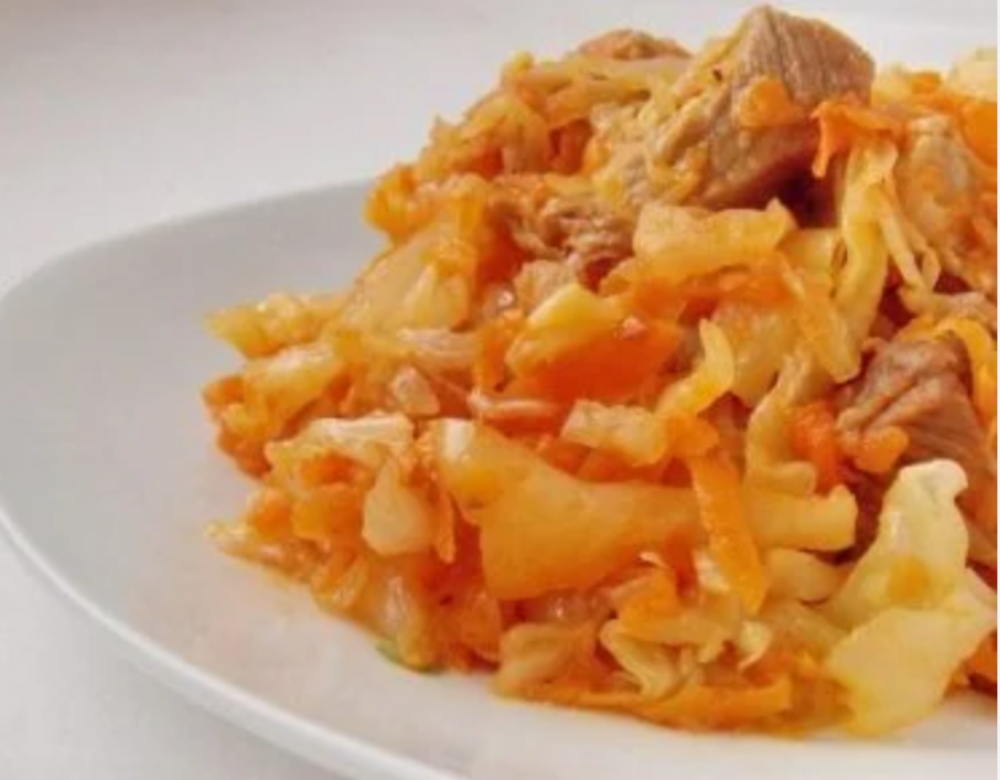 Капуста тушена з куркою, 100 гр