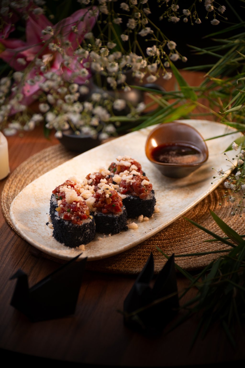 Roll with beef tartare and cranberry-juniper sauce