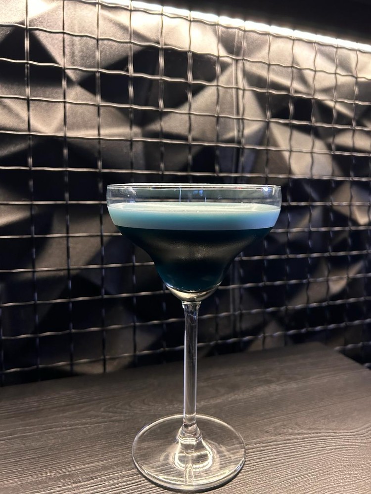 Коктейль "BLUE LADY"