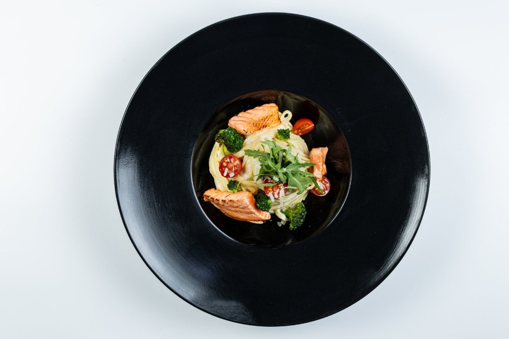 Удон з лососем у вершках 300г