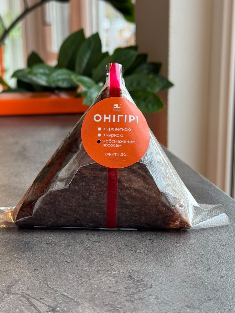 ОНІГІРІ з осмаженим лососем 150г