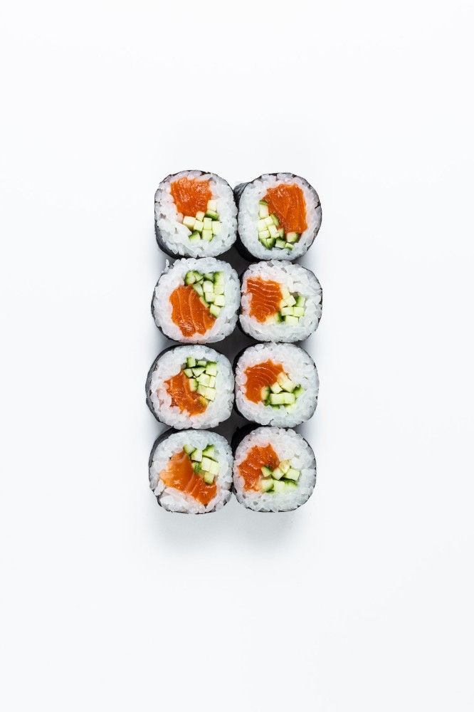 Макі рол з копченим лососем 150/8шт.