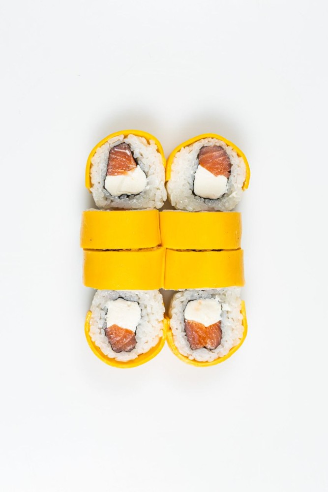 Чіз рол з копченим лососем 260\8шт