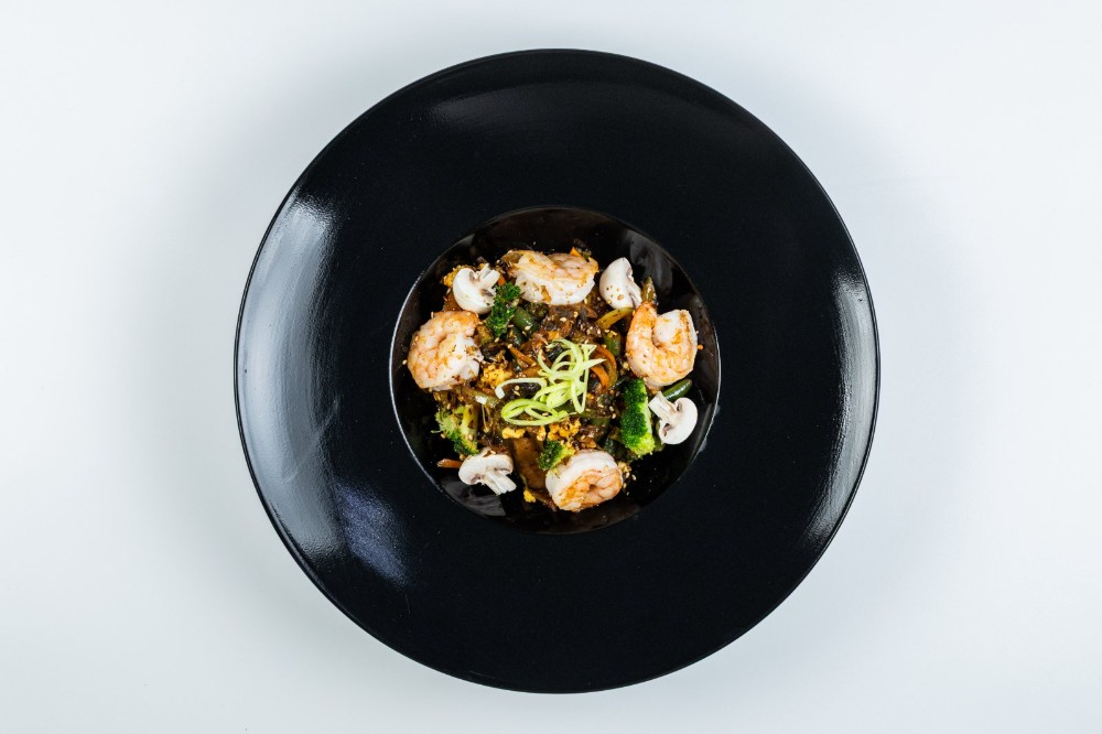 Вок з креветками та овочами в соусі тонкацу 300г