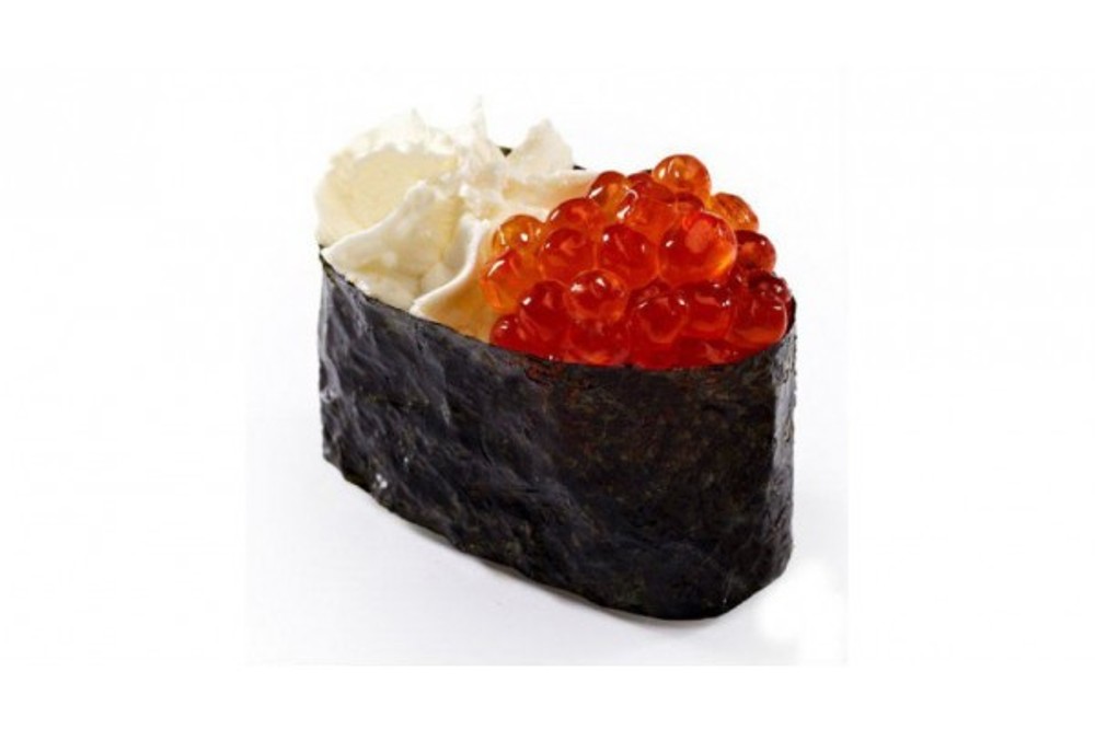 Гункан з ікрою лосося