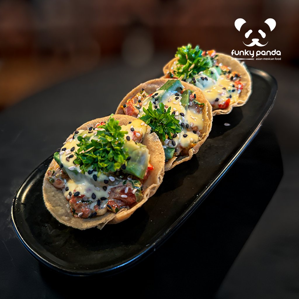 Mimi´s de (salmón o Atún) 3pz, con spicy de la casa, bañadas en salsa de mango