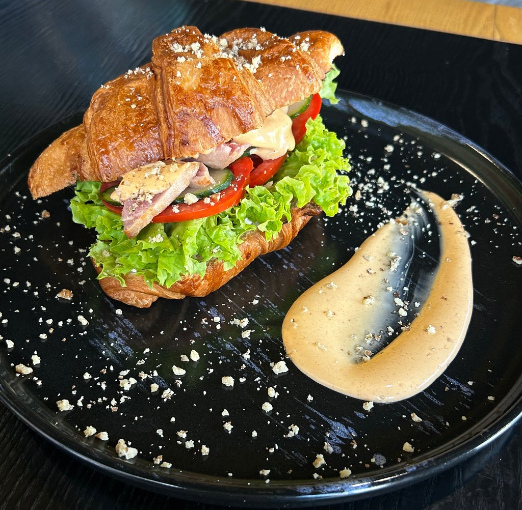 Круасан з тунцем / Croissant with tuna