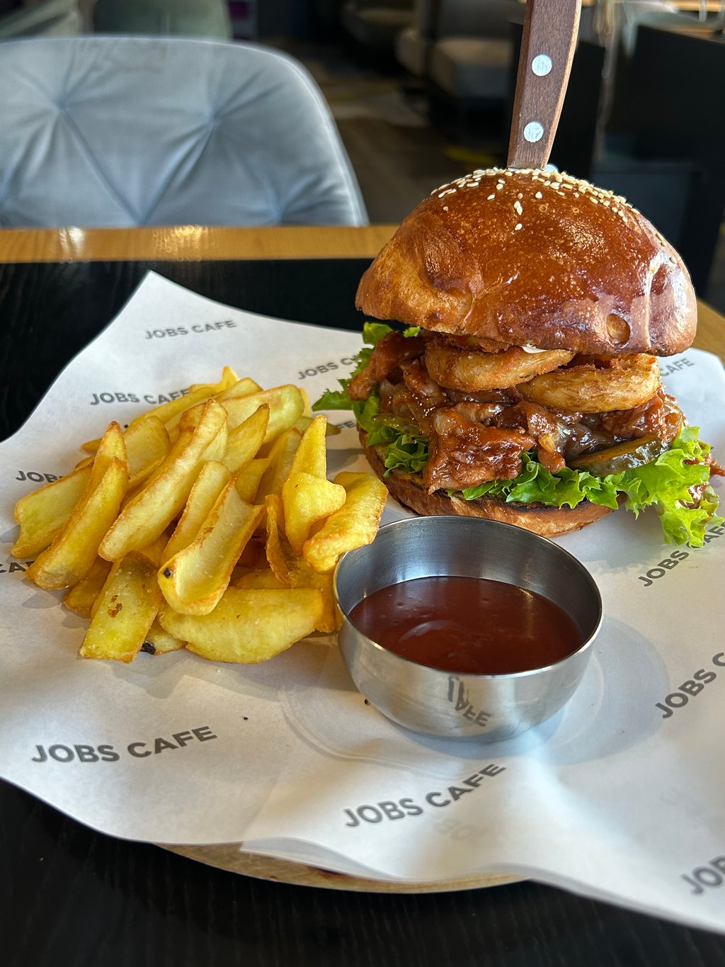 Бургер з рваною свининою / Burger with pulled pork