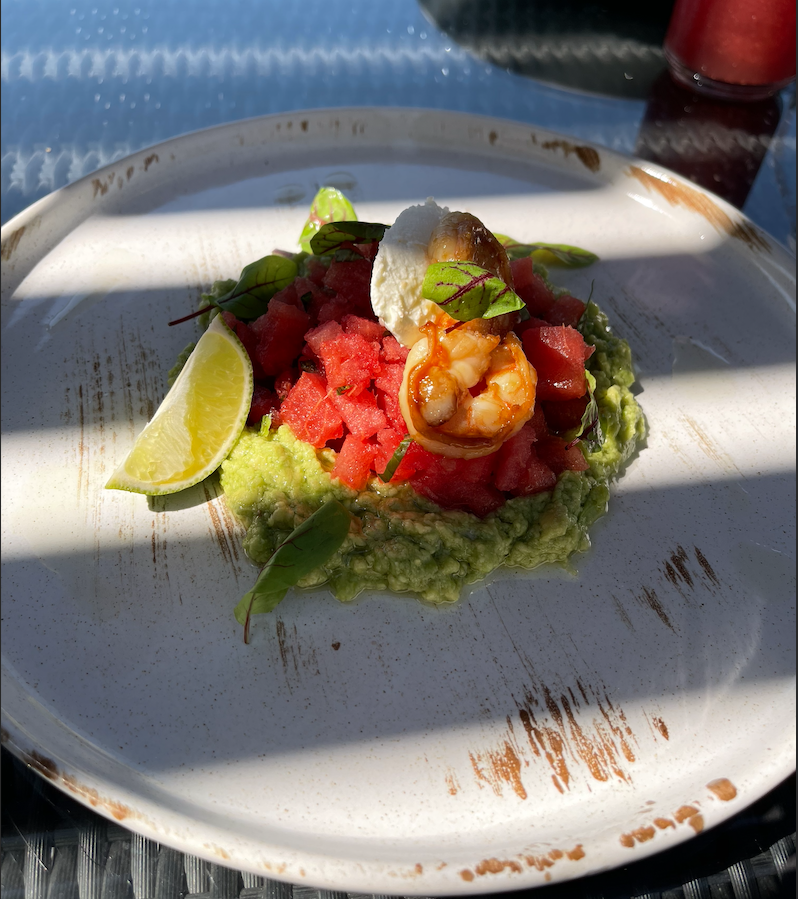 Тар-тар з кавуна з авокадо і тигровими креветками / Watermelon tartare with avocado and tiger prawns
