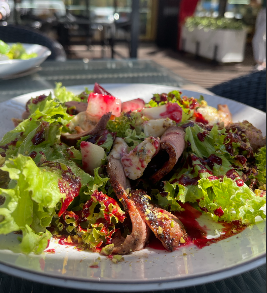 Салат з динею і качкою / Salad with melon and duck