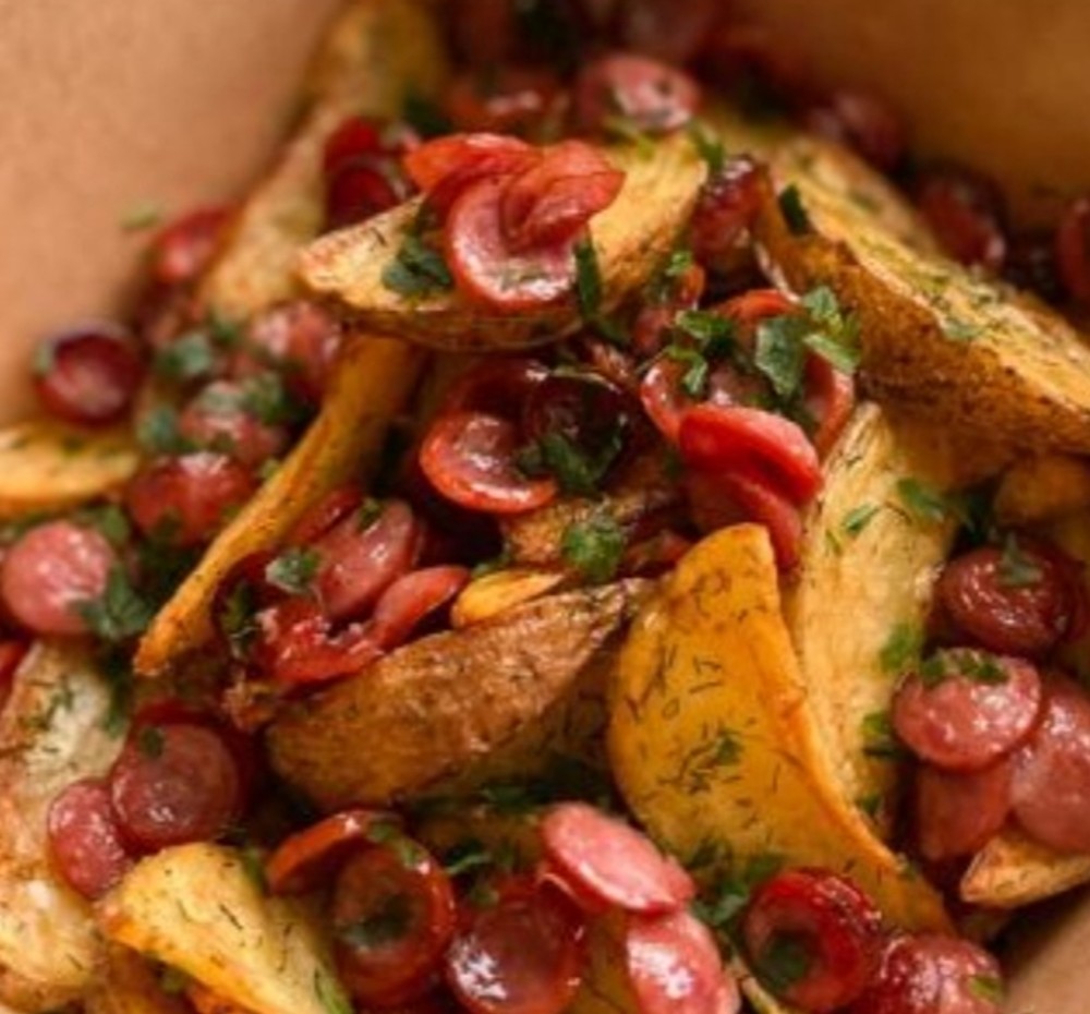 Картопля з ковбасками по селянські