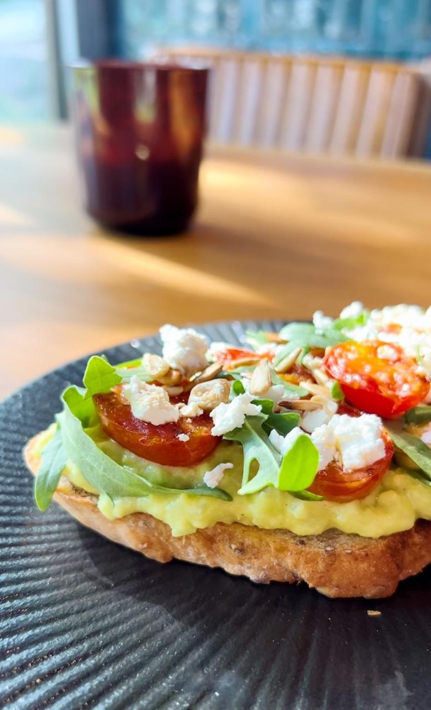 Toast avocado feta