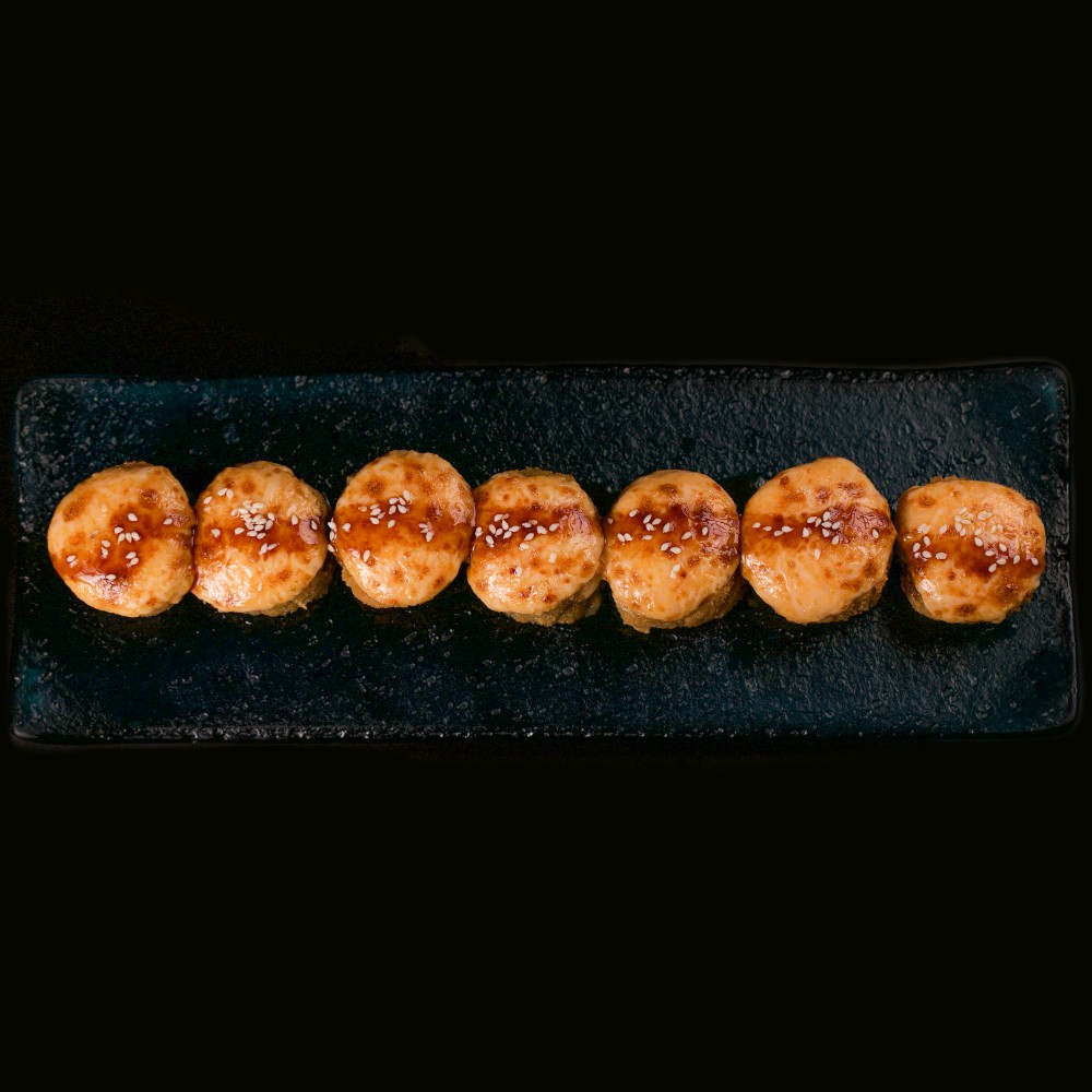 Baked tempura maki salmon