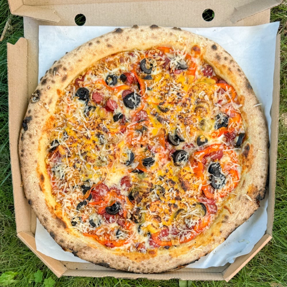 З мисливськими ковбасками та чеддером фламбе М 1,010 грам