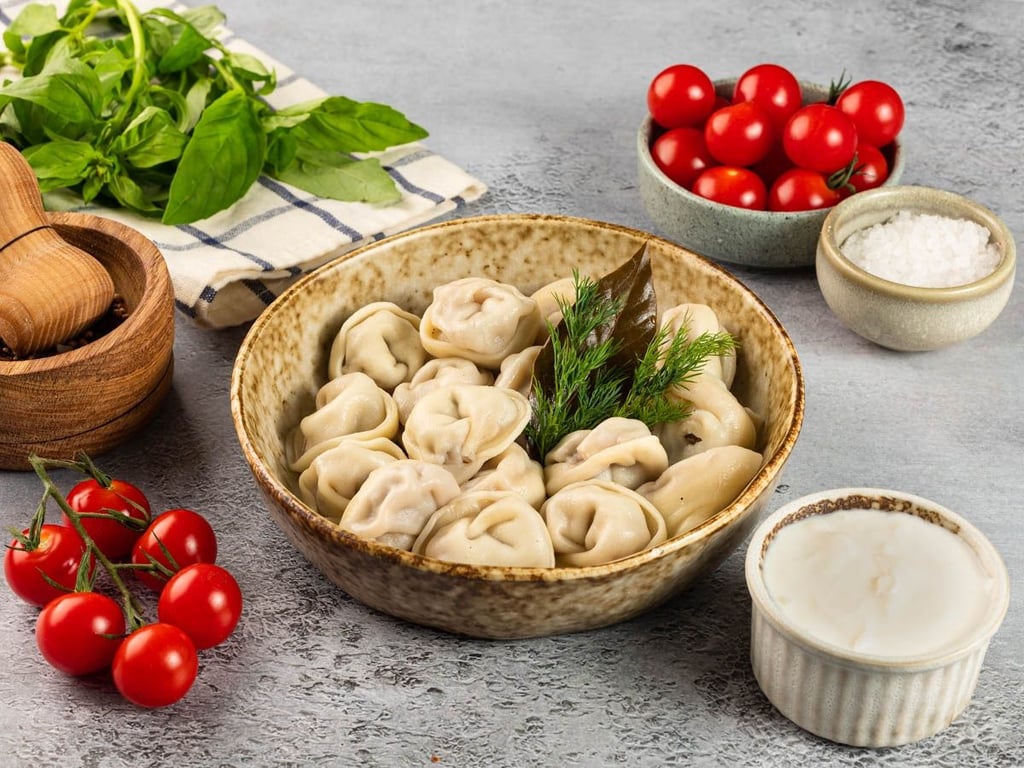 Пельмені з куркою та сметаною 200/50 г.
