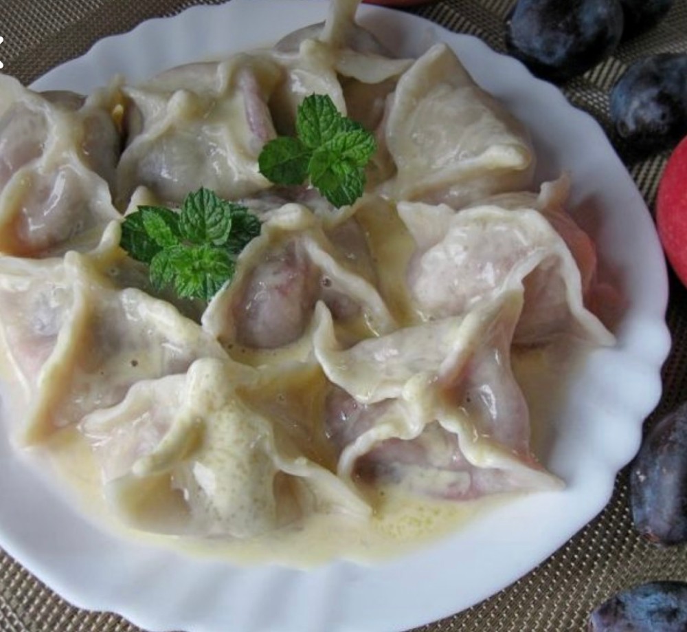 Вареники зі сливами