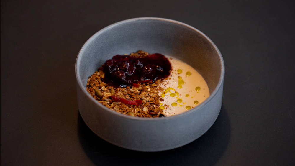 W Granola w/ cherry