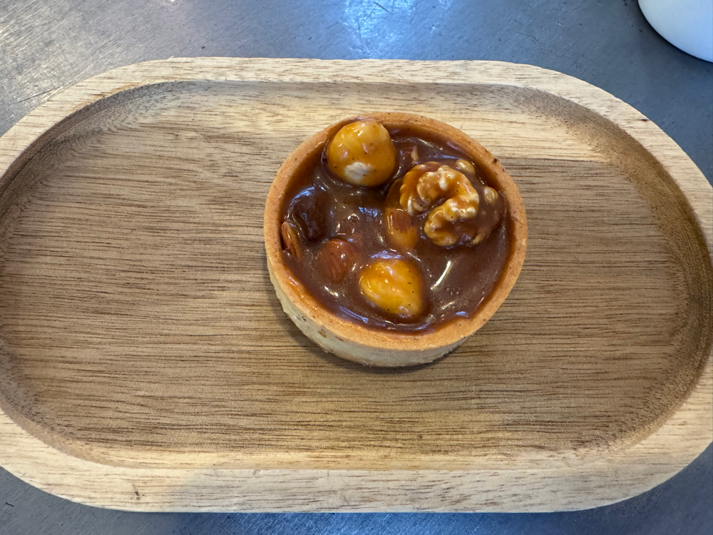 W Caramel nut tartlet