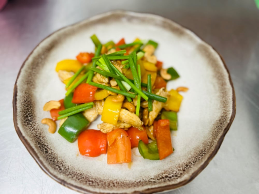 Stir-Fried Chicken with Cashew Nuts 