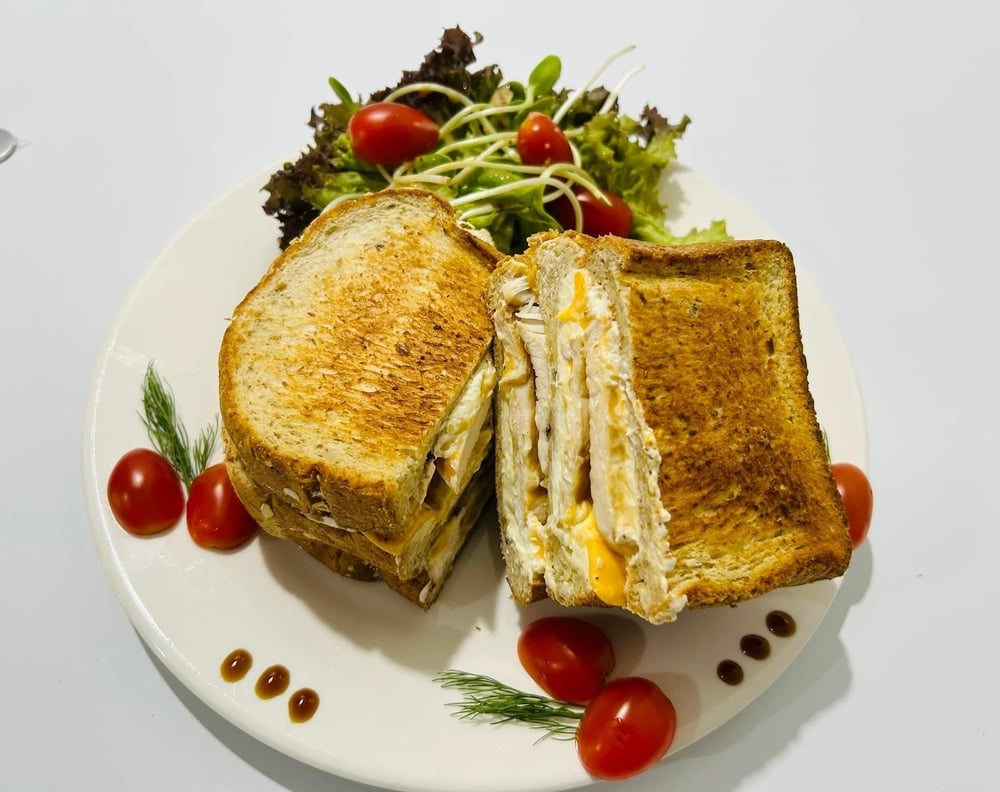 Hot grain toast with chicken fillet and cheddar cheese