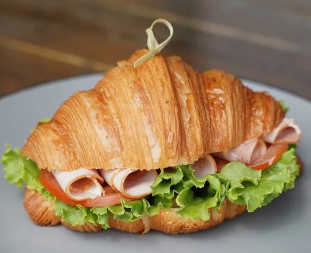 Classic Croissant  with Ham & Cheese