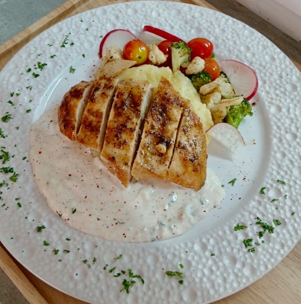 Chicken Fillet with Smash Potatoes & Vegetables