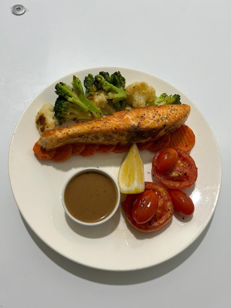 Salmon with vegetables
