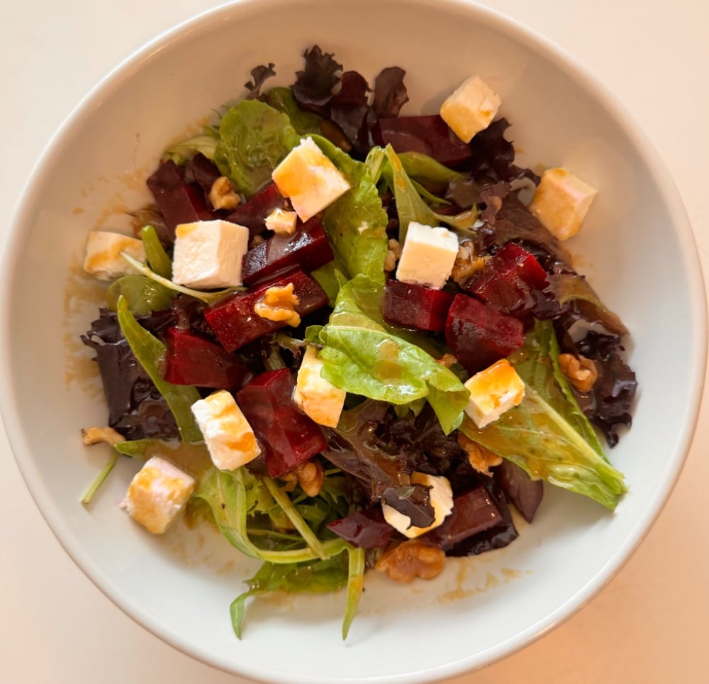 Salad with beets and feta cheese