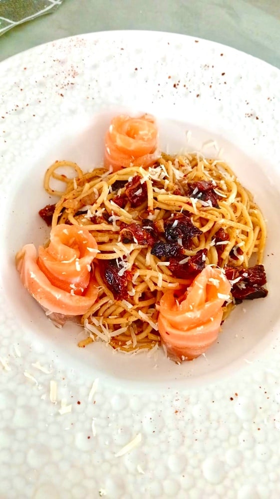 Pasta with Paprika, Salmon and Tomato Sauce ( พาสต้าปาปิก้า แซลมอนกับซอสมะเขือเทศ  )