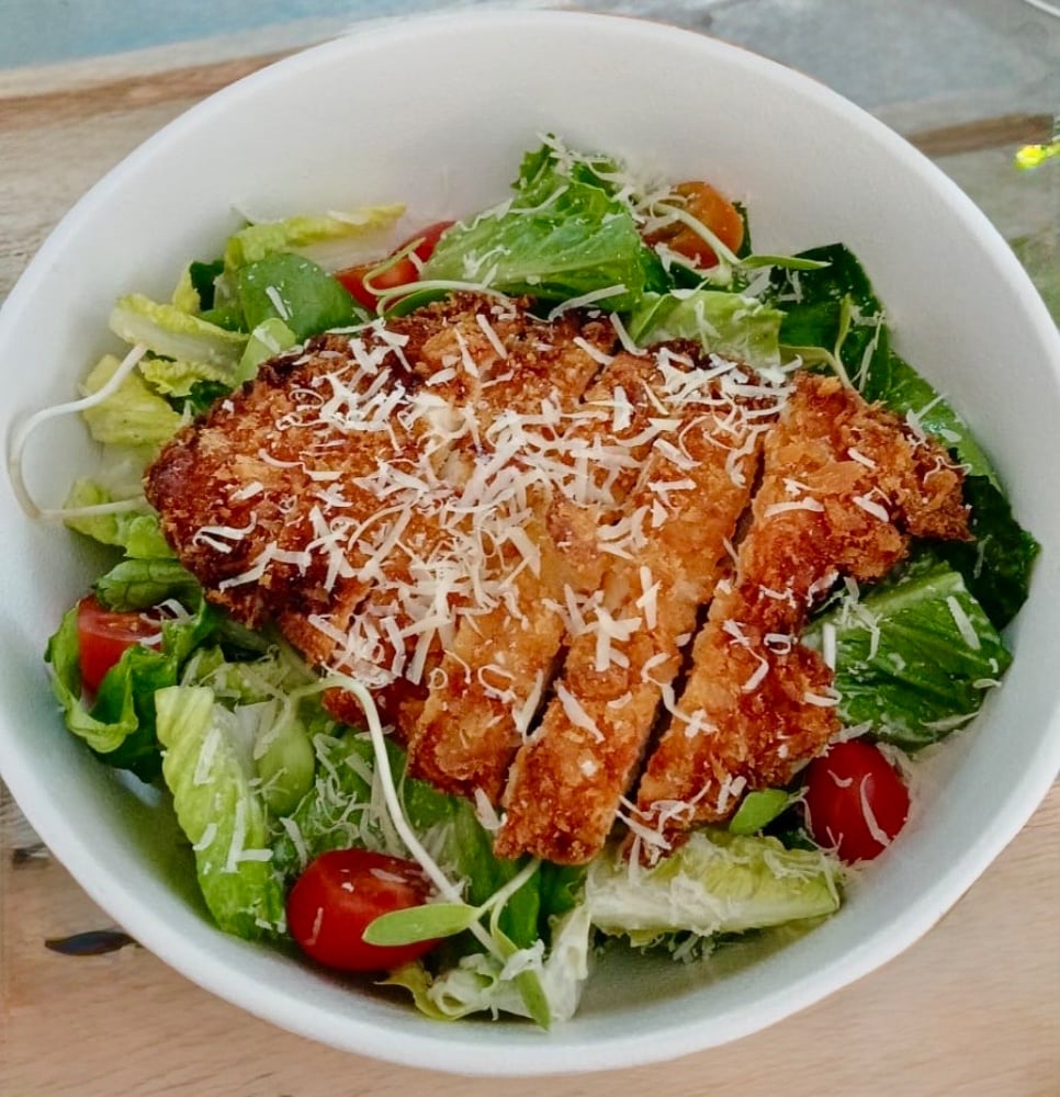 7 Chicken Schnitzel Salad (สลัดไก่ชนิทเซิล)