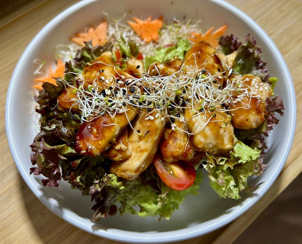 Bruschetta with chicken in teriyaki sauce and sesame seeds